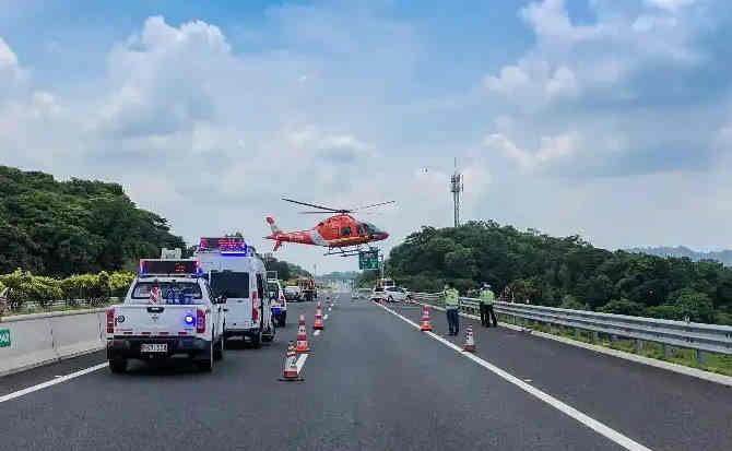 芳草湖高速公路汽车救援案例